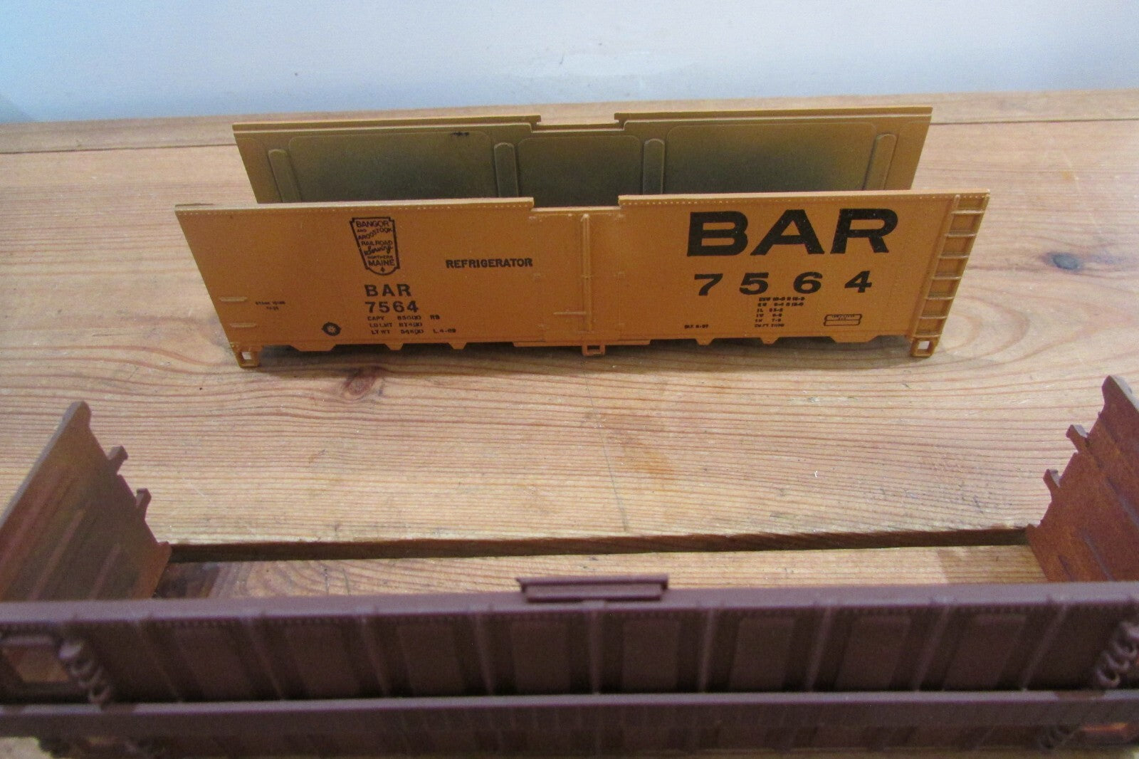 HO Scale Athearn 1615 40ft Reefer Car BAR ATH4568