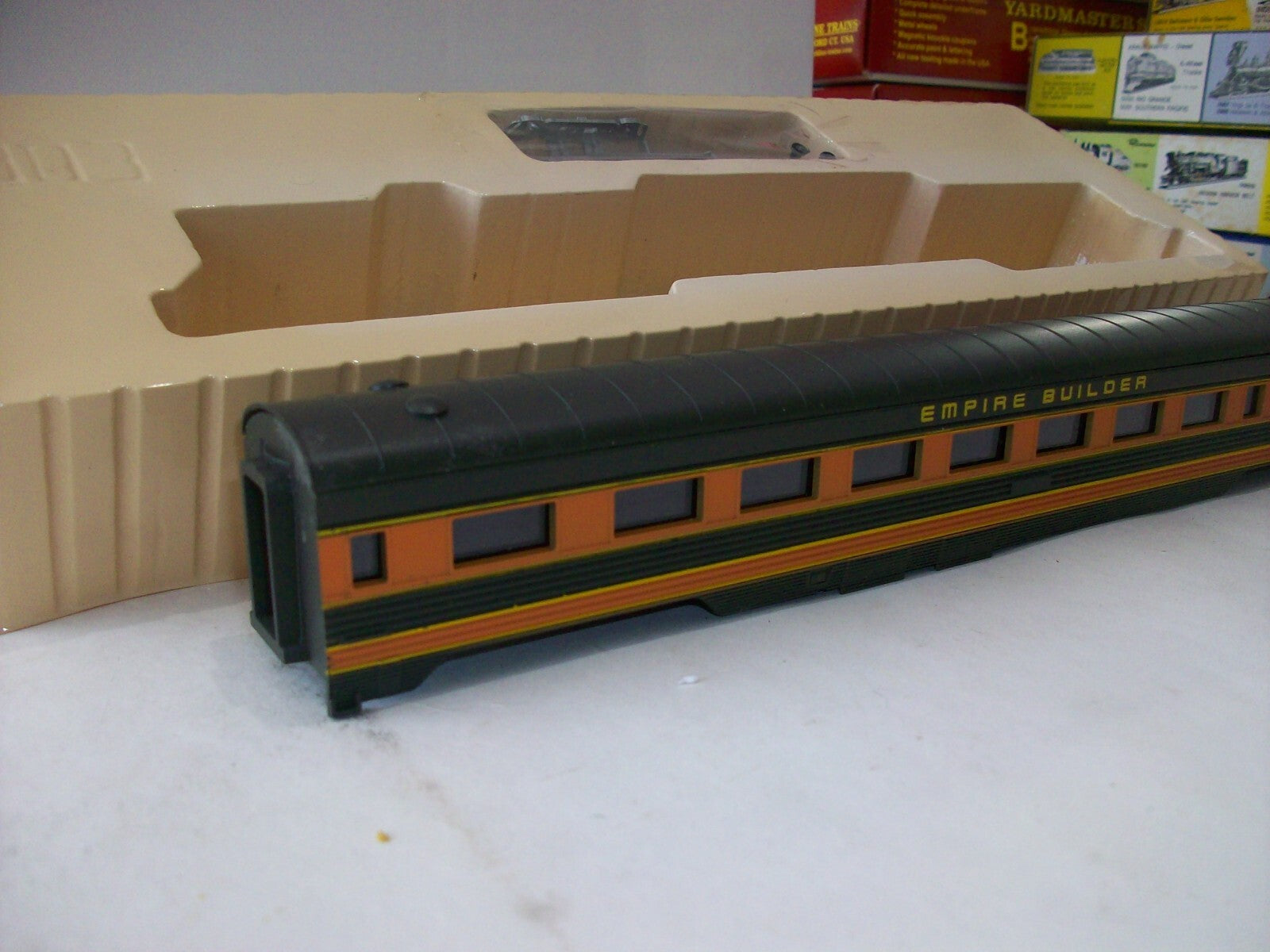 HO Scale Con-Cor  0001-807108 85' Corrugated Coach Great Northern Lot#0484