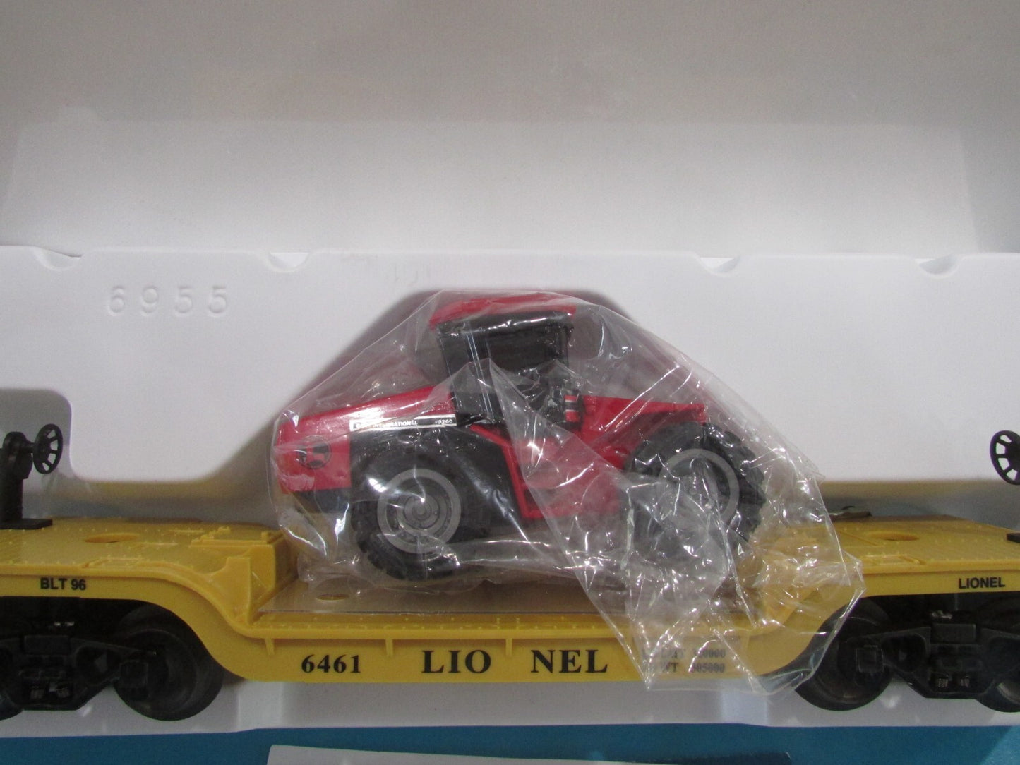O SCALE Lionel 6-16957 Depressed-Center Flatcar w/ERTL Case 4WD Loader Lot#1704