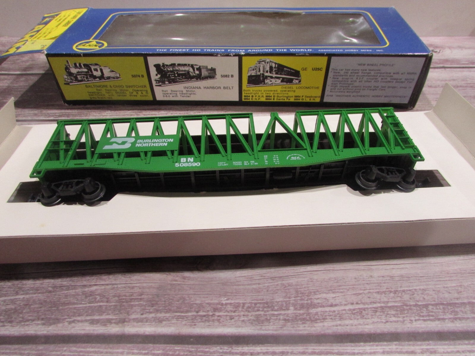 HO Scale AHM 5393B Container Carrier 5393B Burlington Northern Car# BN508590