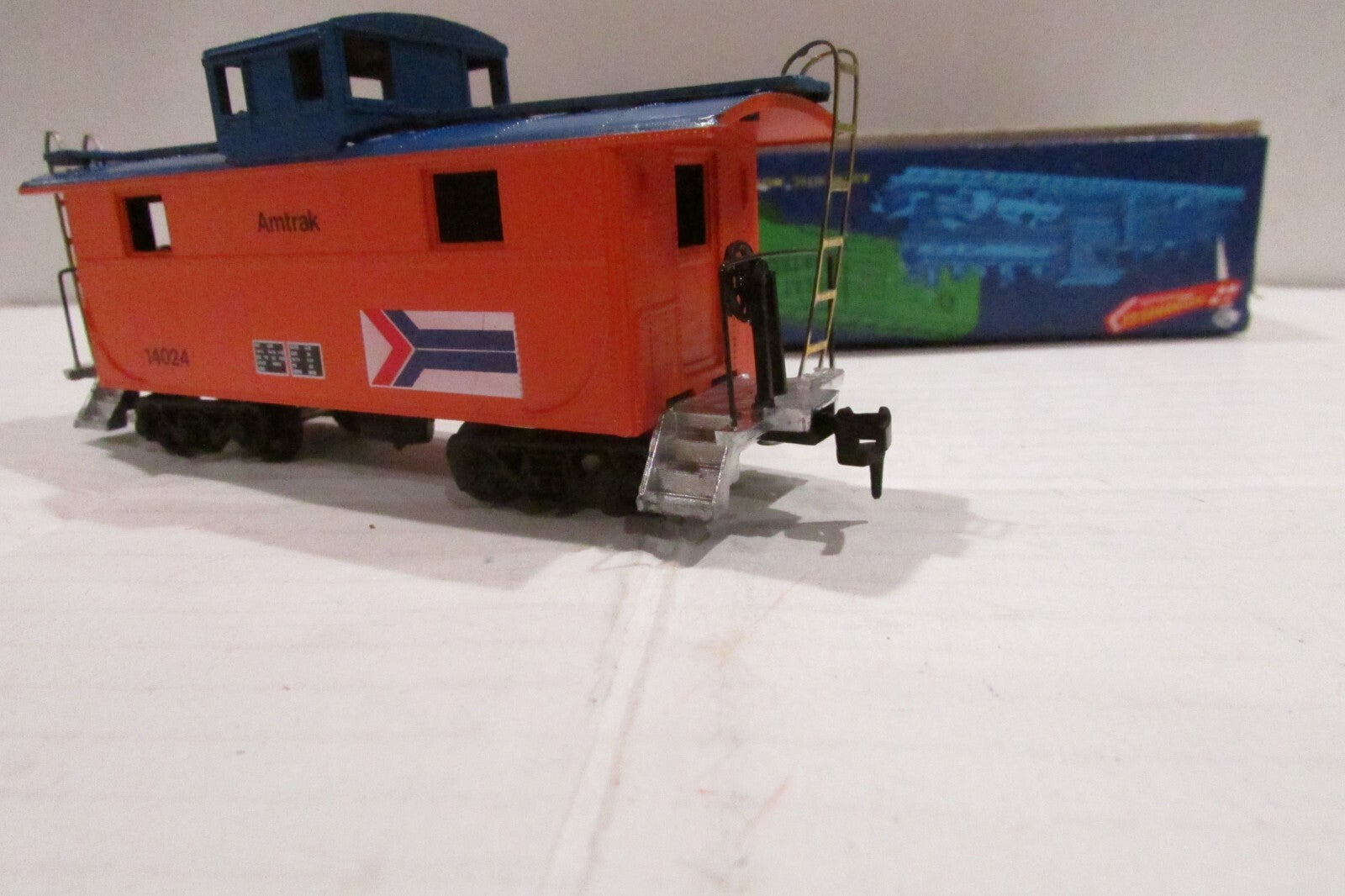 HO Scale RoundHouse 3472 Amtrak 2- Window Caboose RH4340