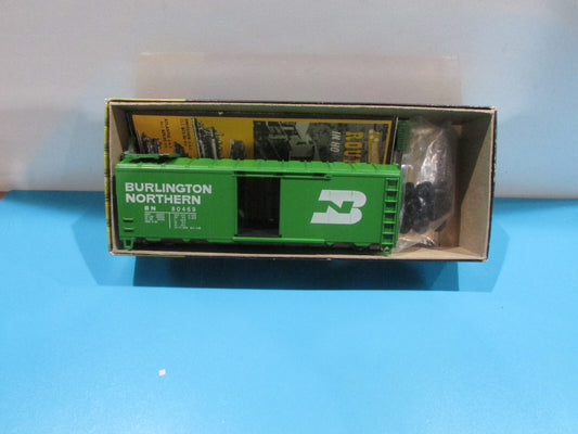 HO Scale RoundHouse B41 40' Boxcar Car Kit Burlington Northern RH4302