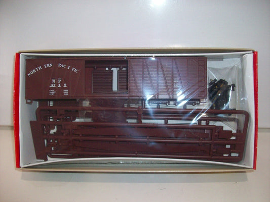 HO Scale Walthers  932-5853 50 DD OB AUTO BOX "Northern Pacific"