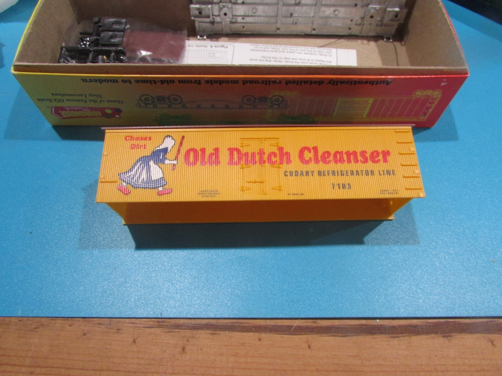 HO Scale Roundhouse (2 )Old Dutch Cleanser  Old Timer Cars Kits Lot#1728