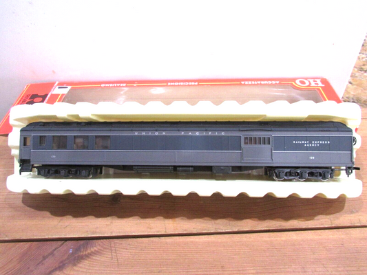 HO Scale Rivarossi Union Pacific REA Combine Passenger Car #130 Lot#3549