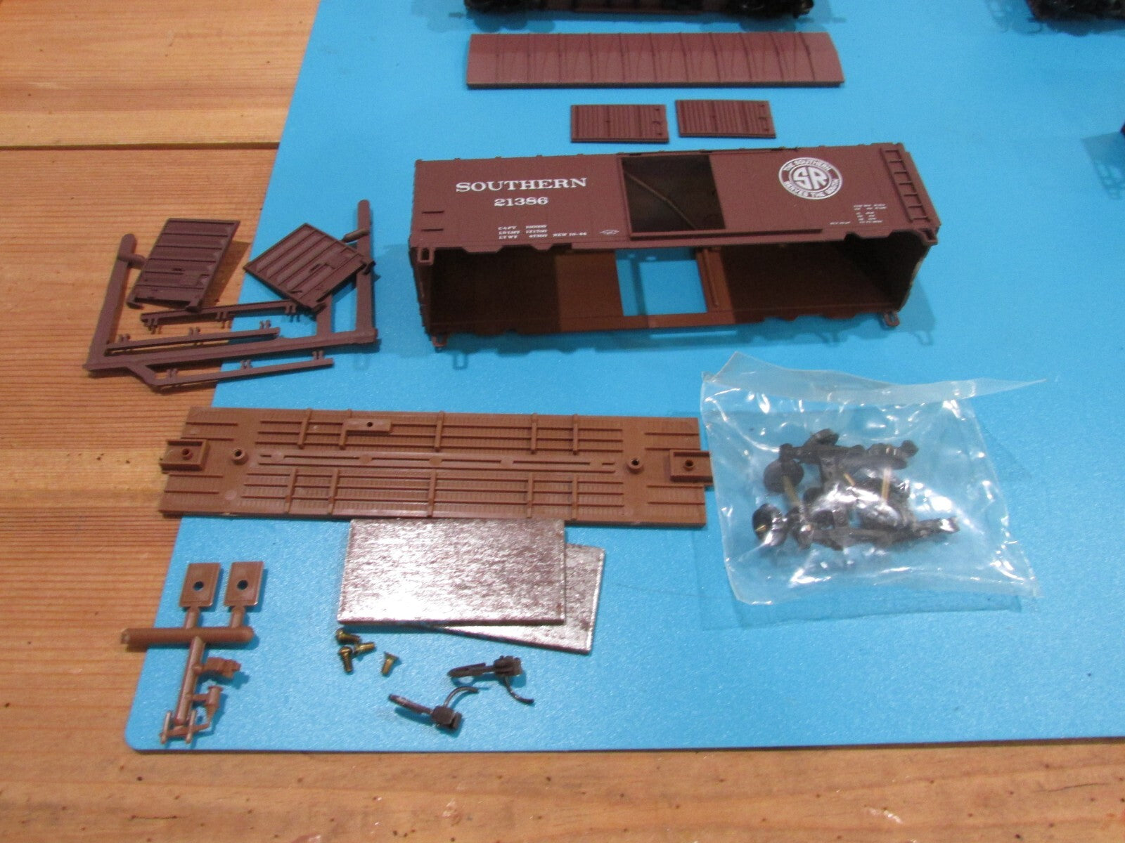 HO Scale (4) Assorted Freights Cars "Southern" Lot#1102