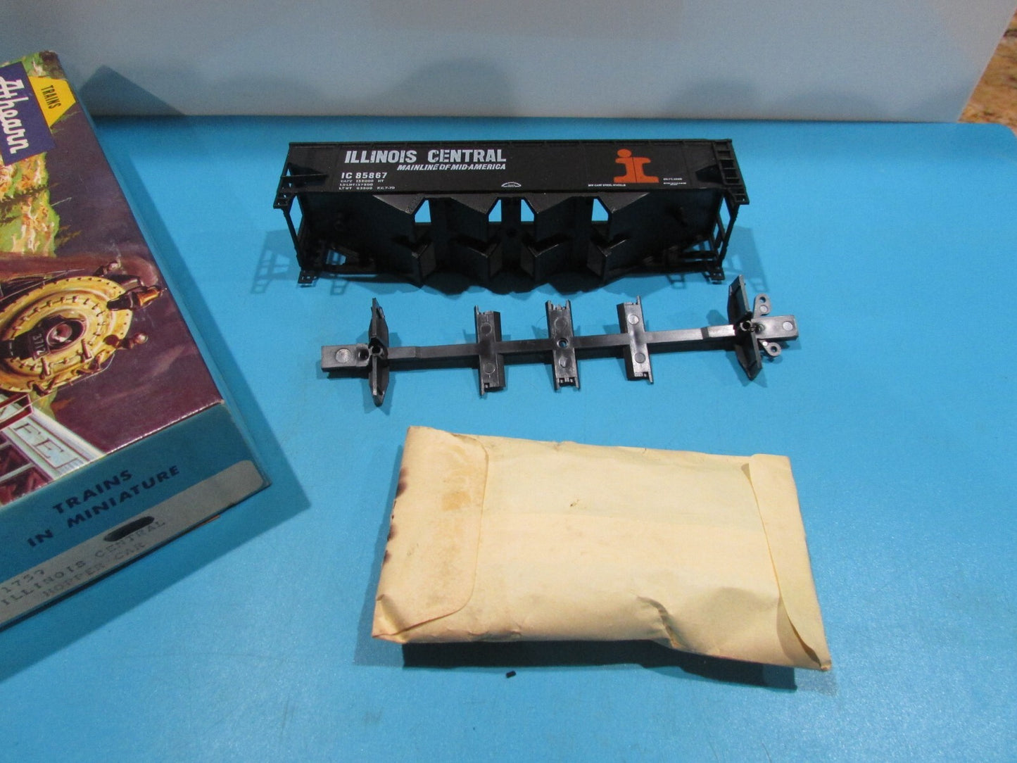 HO Scale Athearn 1759 4Bay Hopper Car LIllinois Central