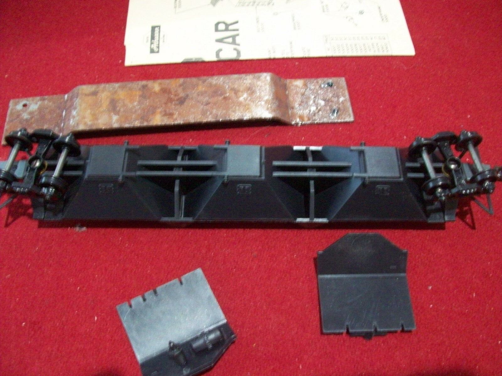 HO Scale Athearn 5301 3 bay Covered Freight Car "Santa Fe" Kit