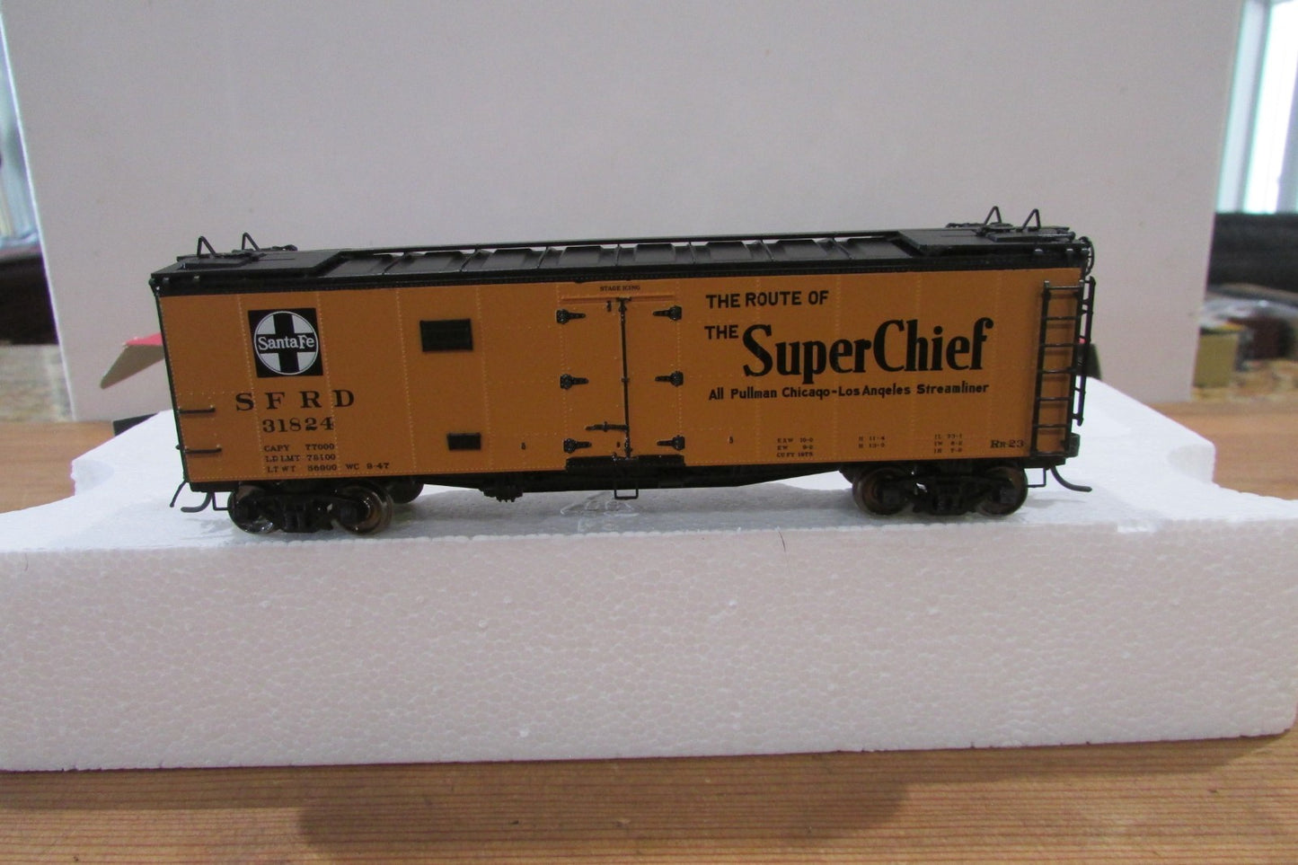 HO Scale InterMountain 49109-195 Santa Fe Refrigerator Car #31824  IM5121