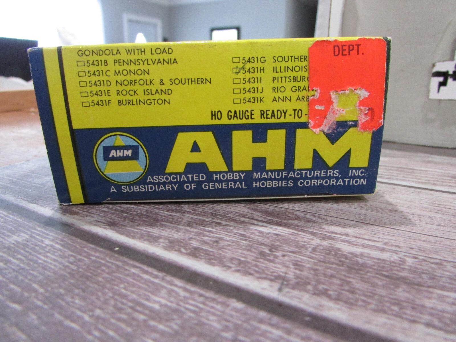 HO Scale AHM 5431H Illinois Central Gondola Car w/ Load RTR