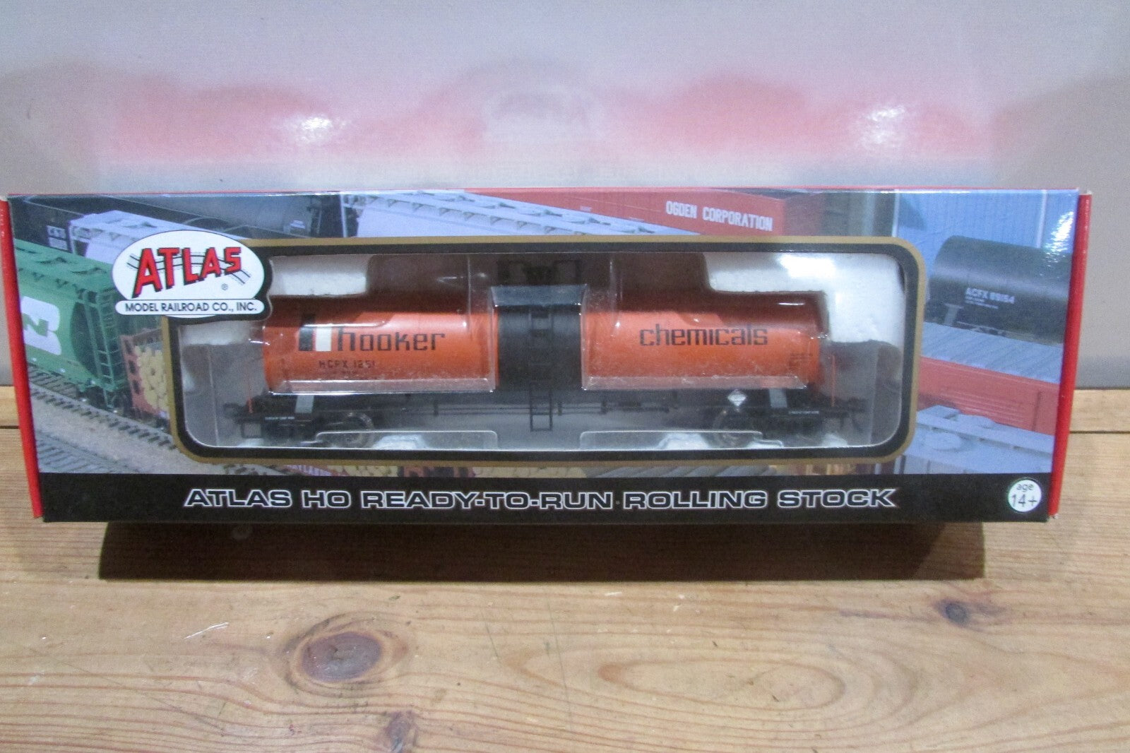 HO Scale Atlas 20-001-113 17360 Gallon Tank Car Hooker #1251 A4917