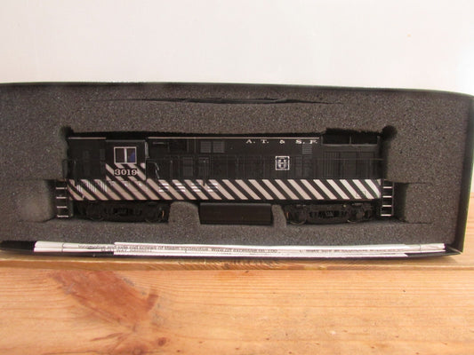 HO Scale Bachmann  81203 Fairbank Morse H16/44 Diesel Santa Fe #3019 Lot#3773