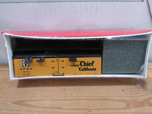 HO Scale Intermountain Santa Fe Refrigerator Car Kit Lot#4714