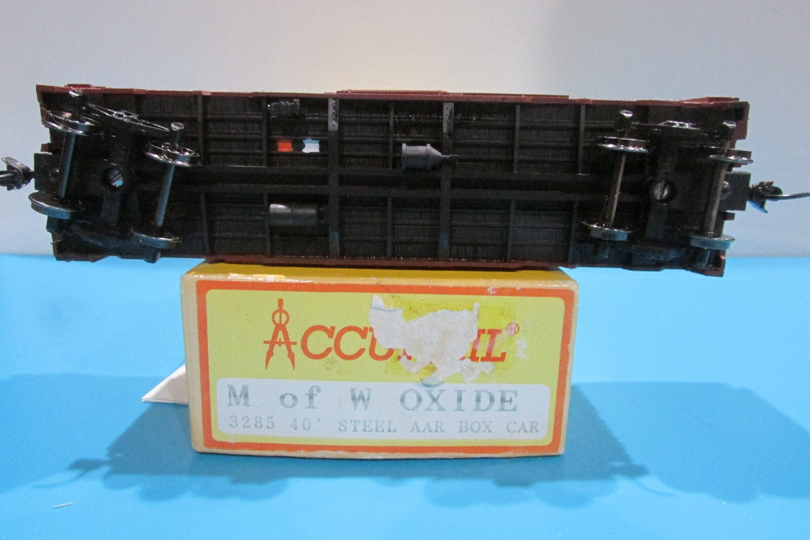 Ho Scale Accurail 3285 40' Steel AAR BoxCar M of W (oxide) Lot#0691