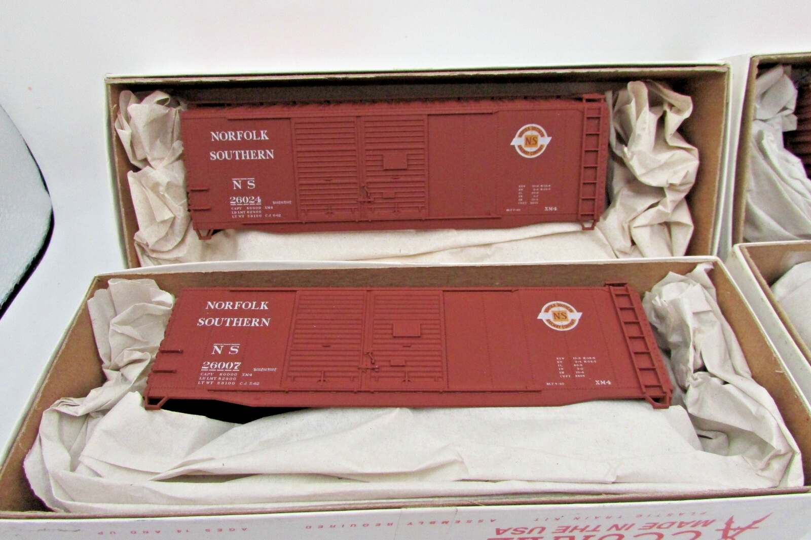 HO Scale Accurail (4) Assorted Freight Cars Kits Norflok Southern Lot#4815