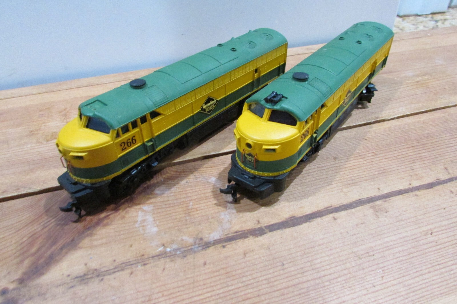 HO Scale AHM Power & Dummy Reading Lines Diesel Locomotives  Lot#3661