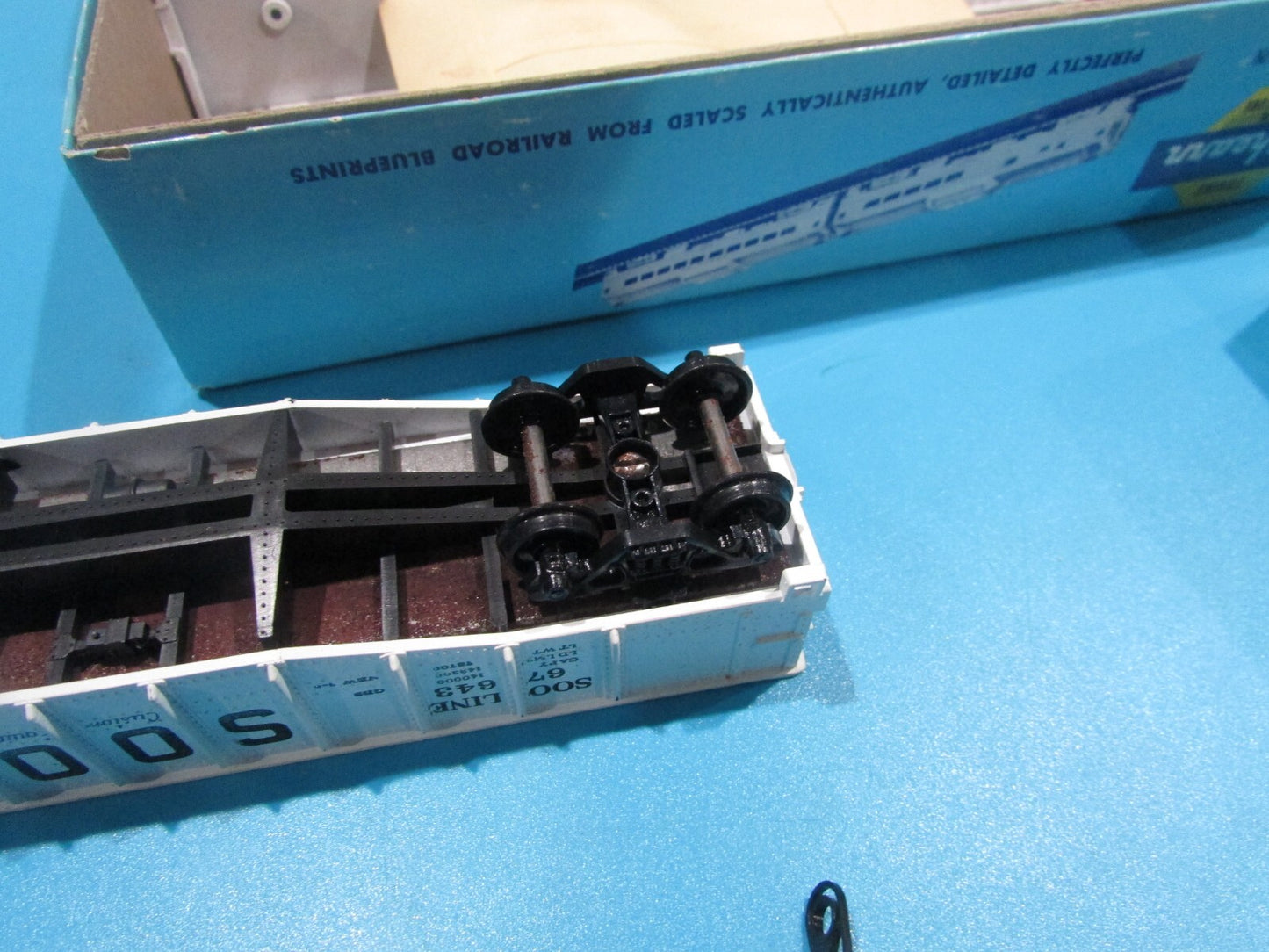 HO Scale Athearn Assorted (2)Gondola & Wide Vision Caboose Soo Line Lot#2250