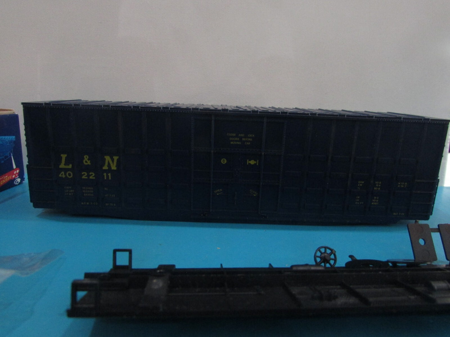 HO Scale Roundhouse 1802 Waffle BoxCar Kit L&N RH4322