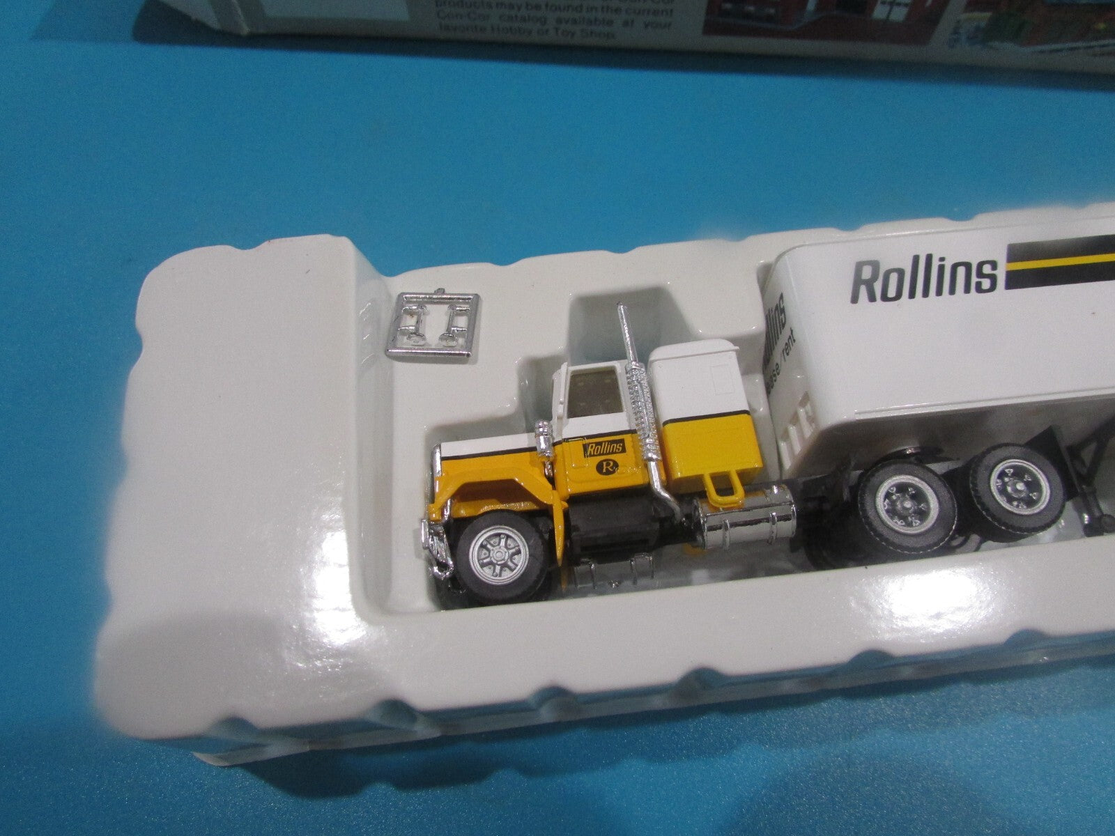 HO Scale Con-Cor 04-001017 Tractor + Trailer Rollins Lot#1961