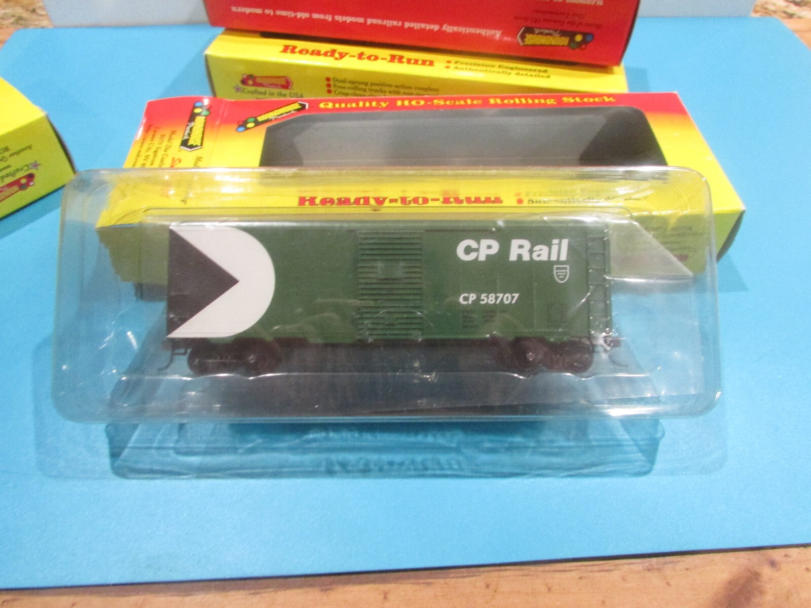 HO Scale Roundhouse (4) R-T-R 40' AAR Single Door Assorted Freight Cars Lot#2416