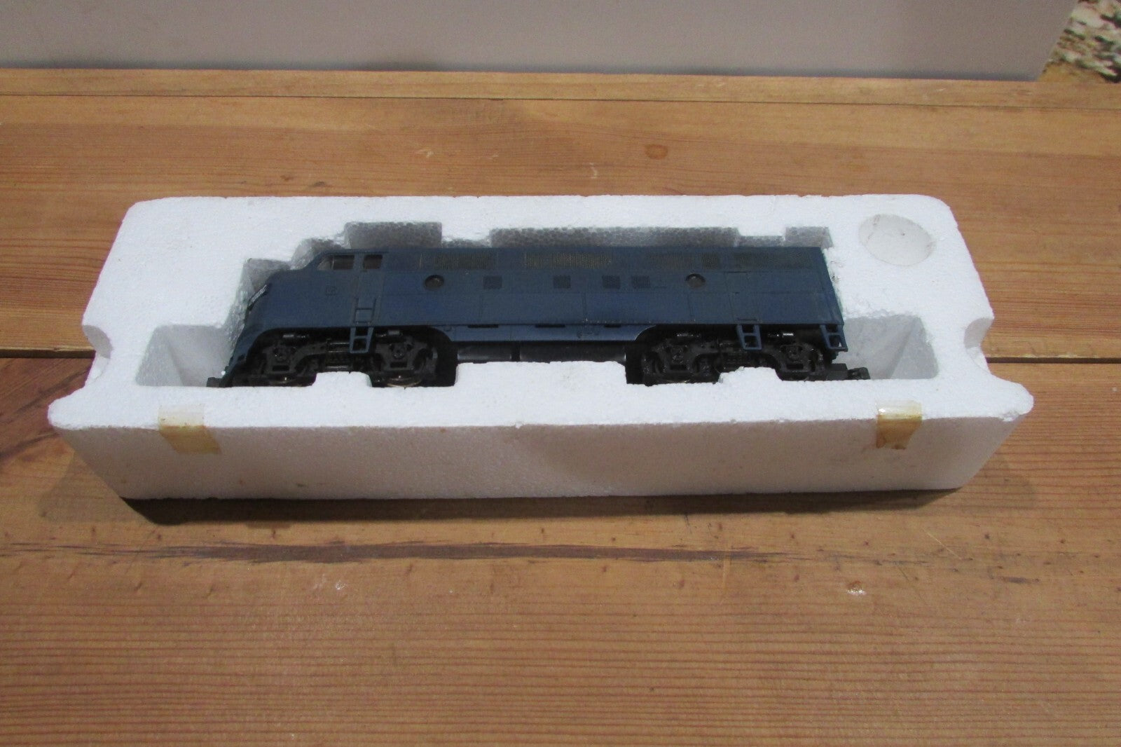 HO Scale Life-Like F3A Diesel Locomotive #200C   Lot#2744