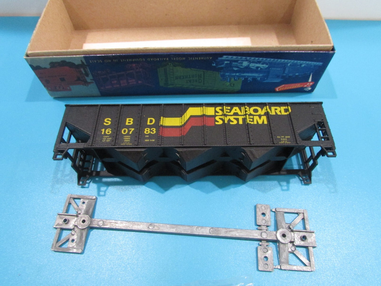 HO Scale (4) Assorted Freight Cars Kits Seaboard Lot#1017