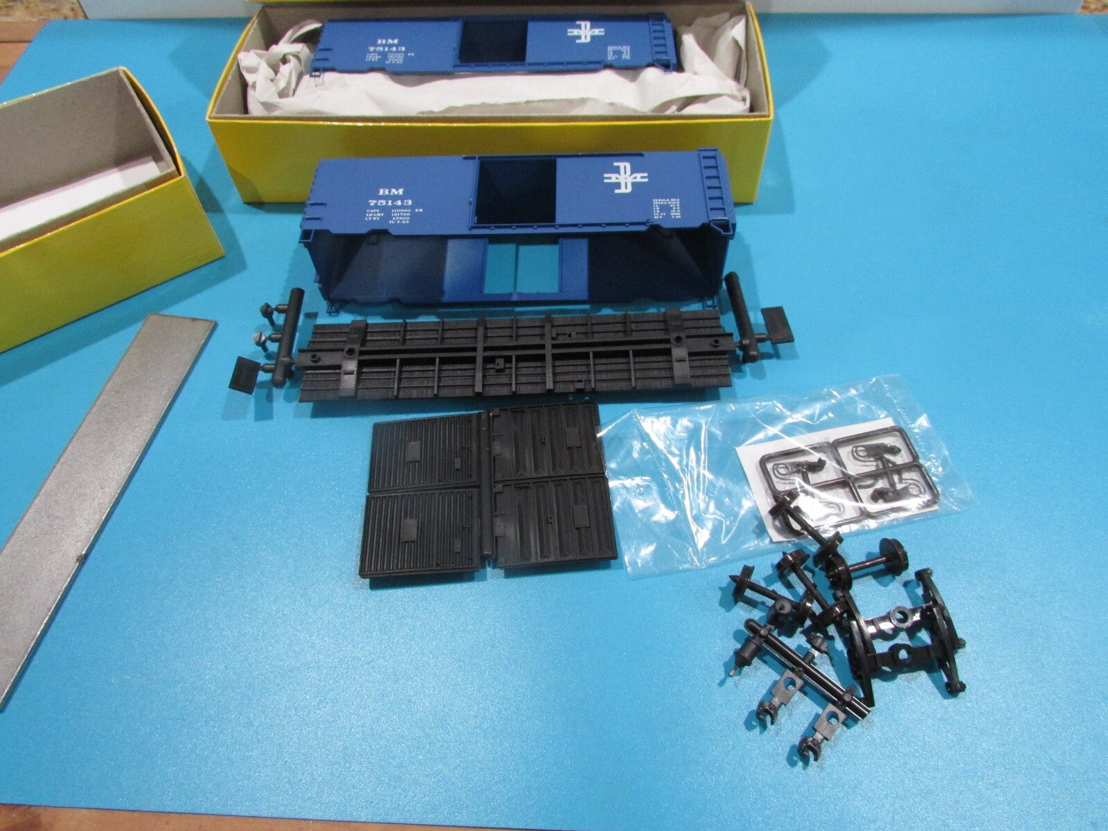 HO Scale Accurail 1547 (3) 40' AAR Steel Box Car B & M Lot#1233