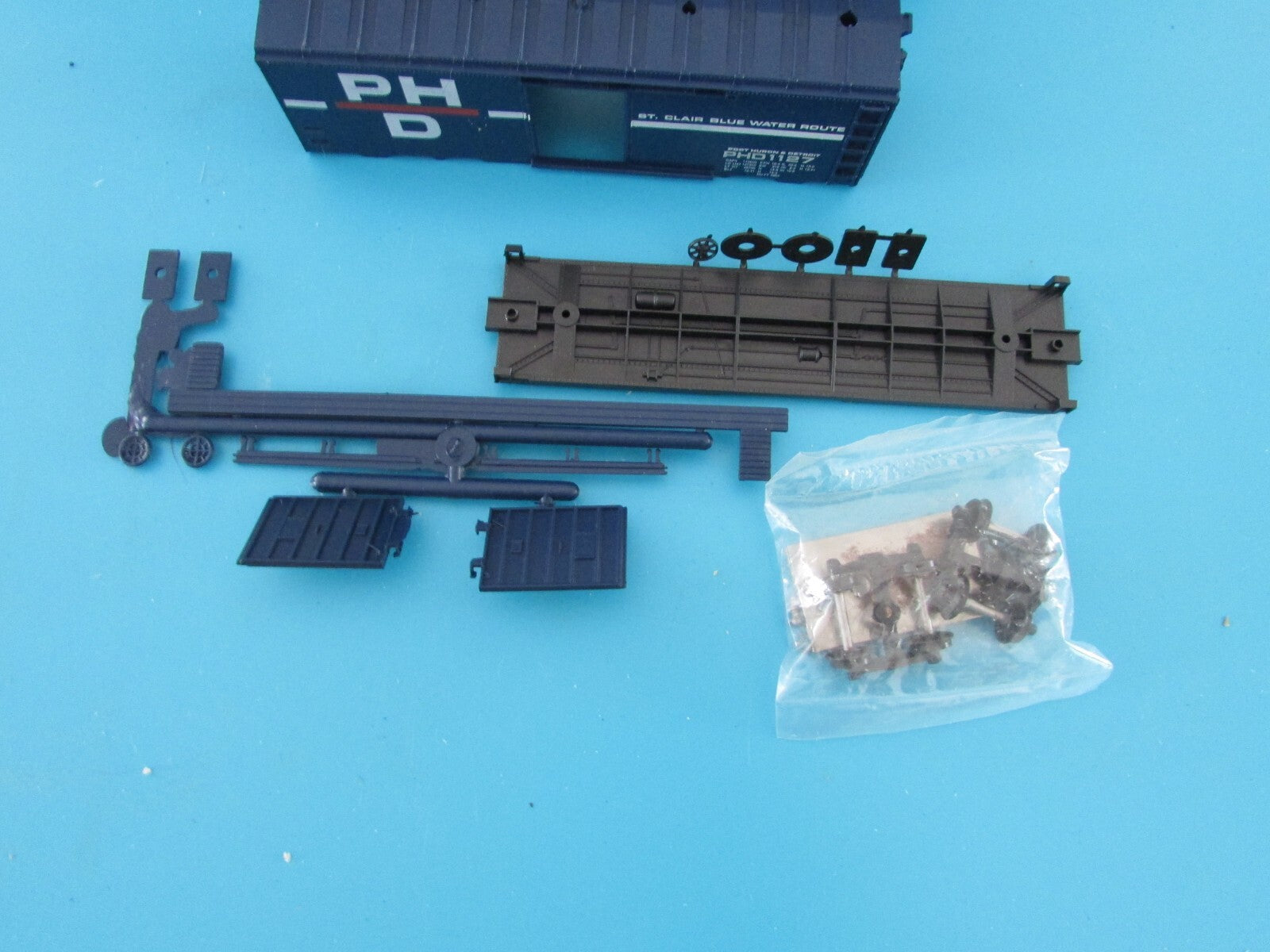 HO Scale Roundhouse 10566 Portman Hobby Distribuitor Box Car RH4304