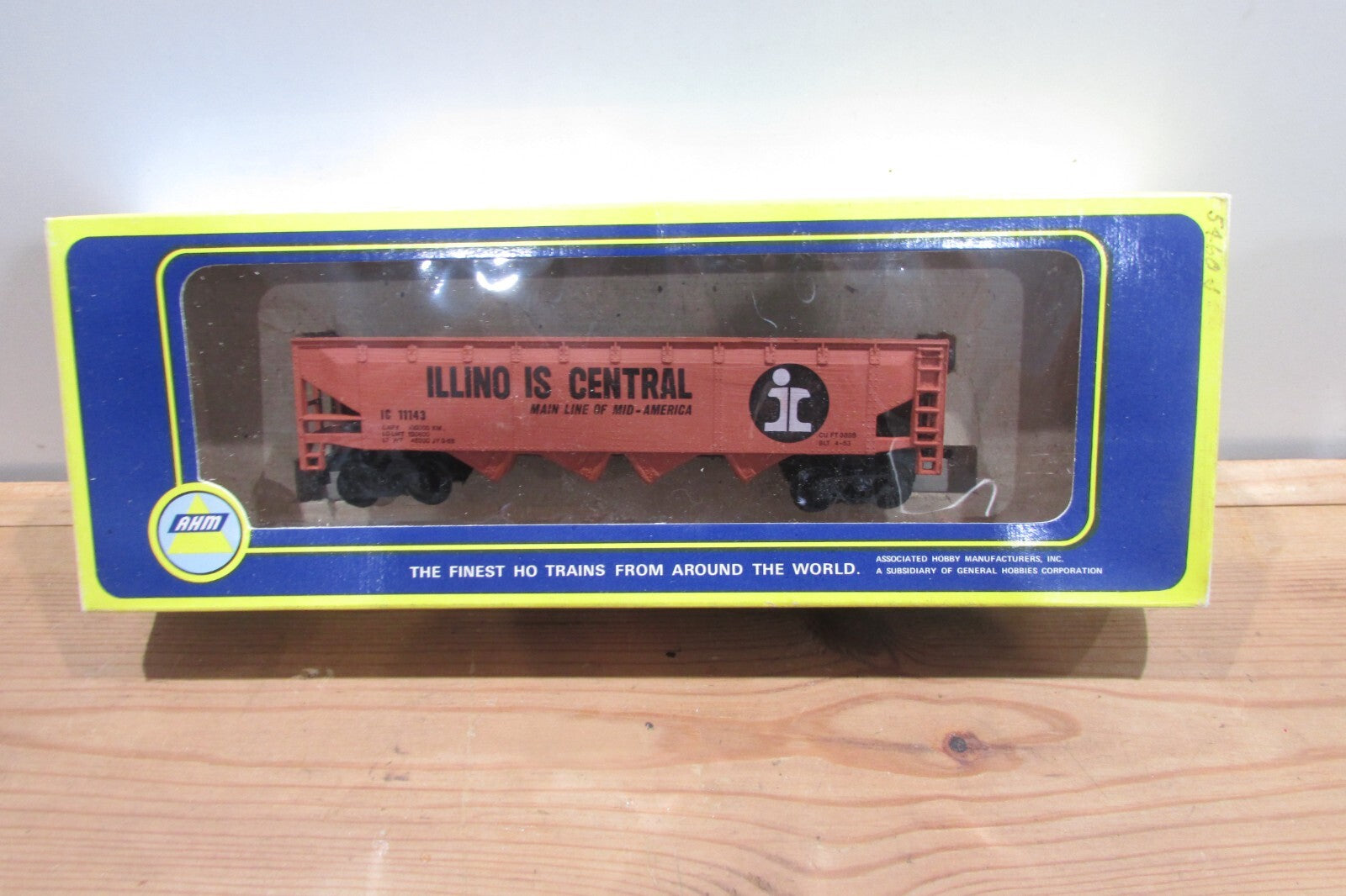HO Scale AHM 5224P Open 4Bay Hopper Illinois Central Car#11143