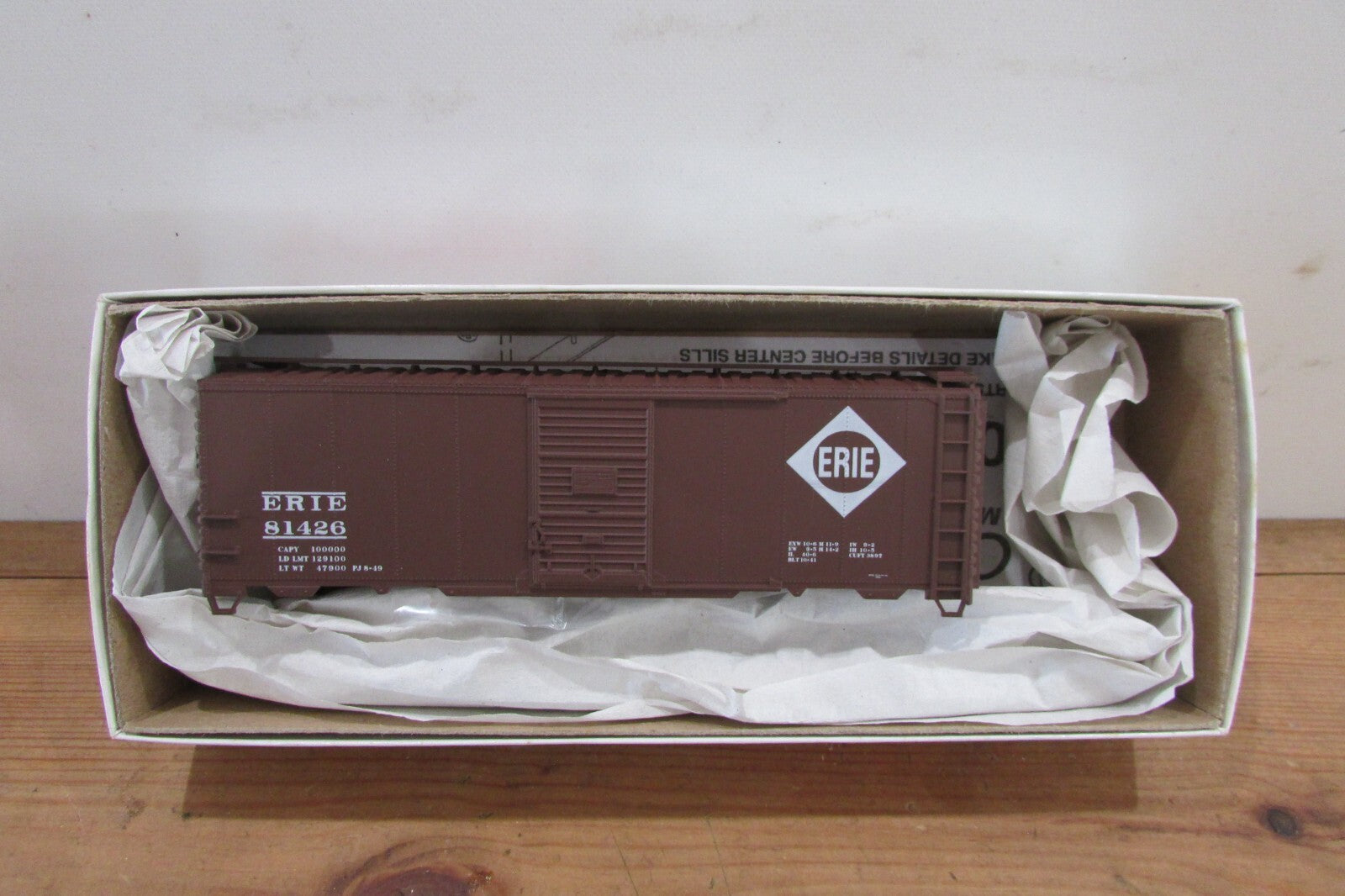 HO Scale Accurail 3525 40' Steel Box ERIE Kit