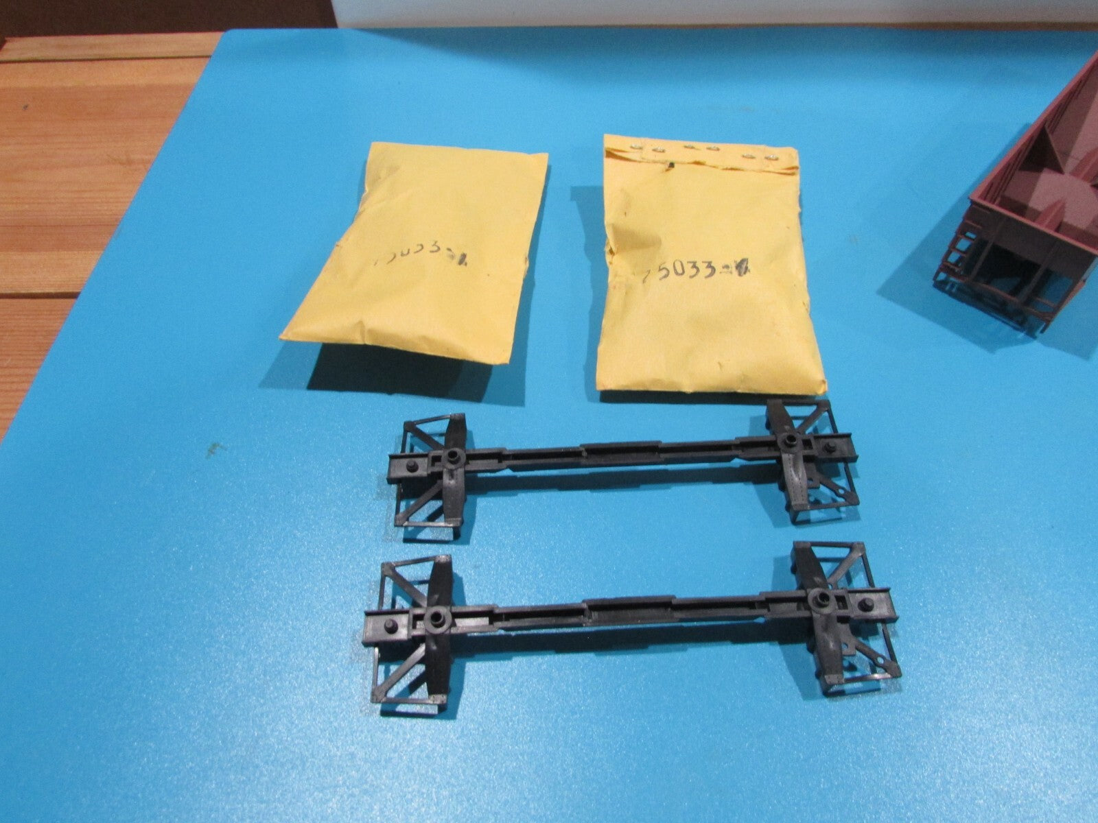 HO Scale Athearn(2)  34ft O/S Hopper Cars Kits HERN Lot#0962