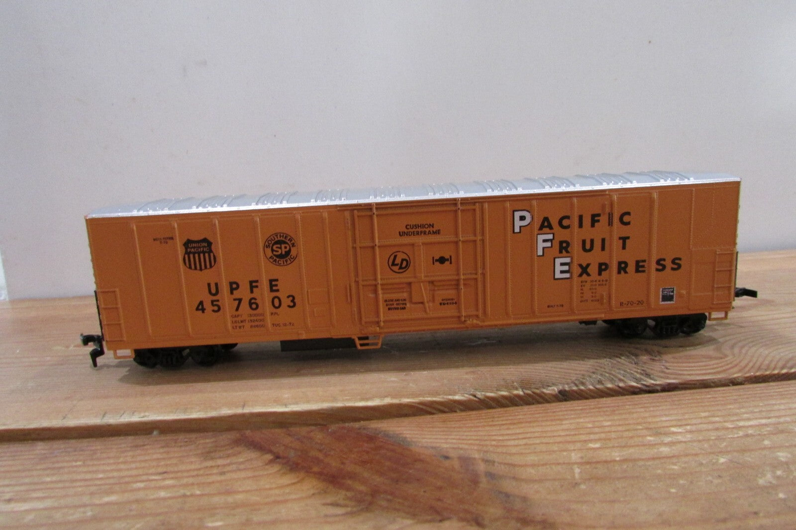 HO Scale Deatails West Models 50' Plug Door Box Car PFE Lot#4716