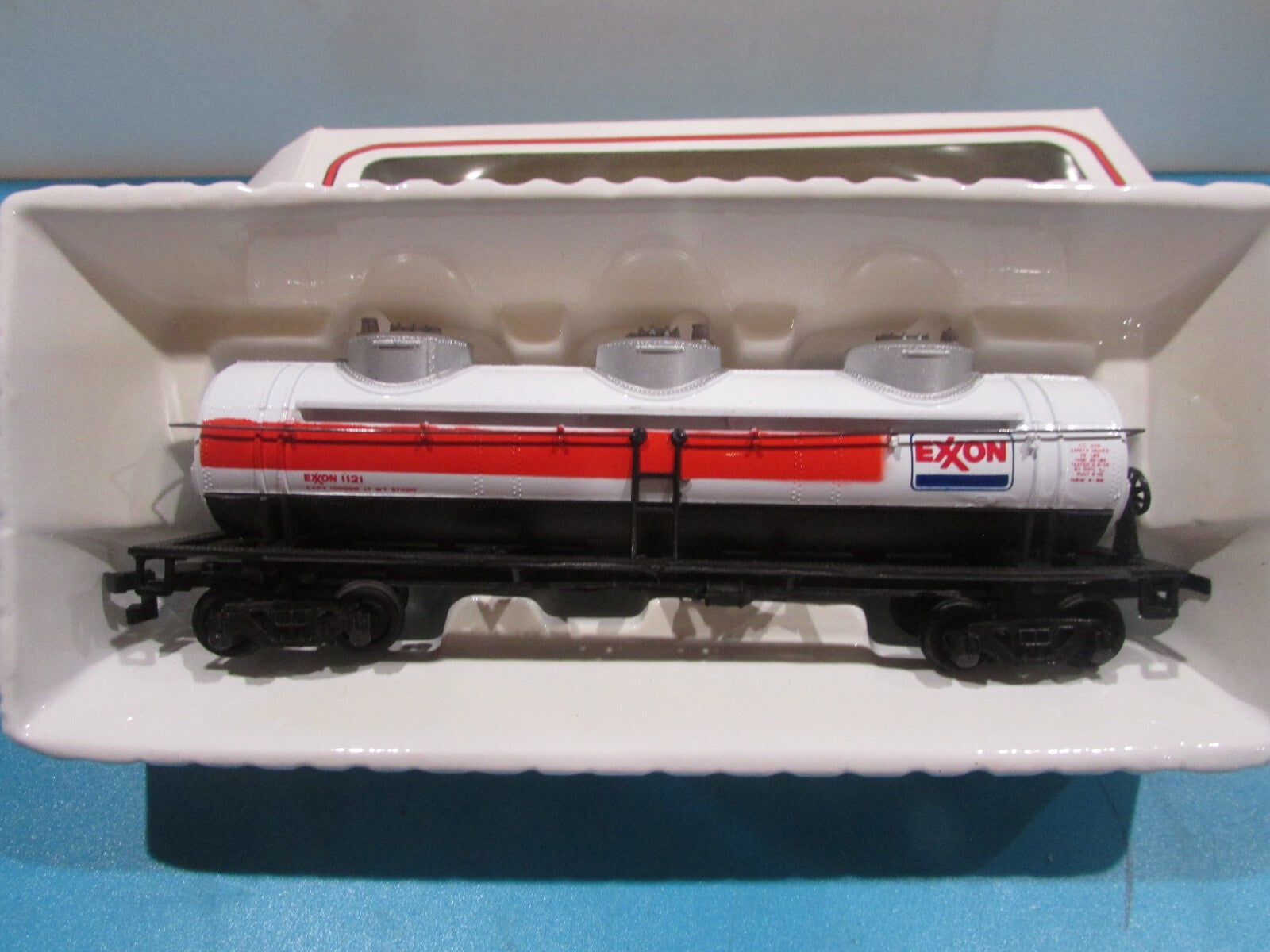 HO Scale Bachmann 3192 3 Dome Exxon Tank Car