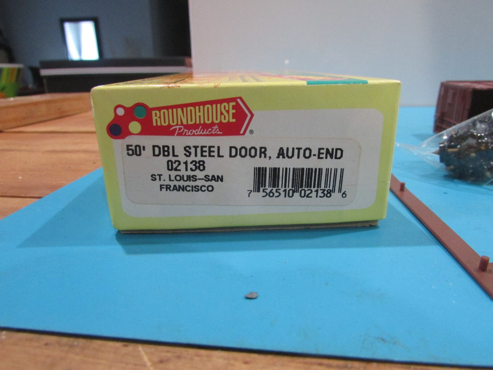 Ho Scale Roundhouse 02138 50' DBL Steel Door Auto-End St Luis-SF RH4276