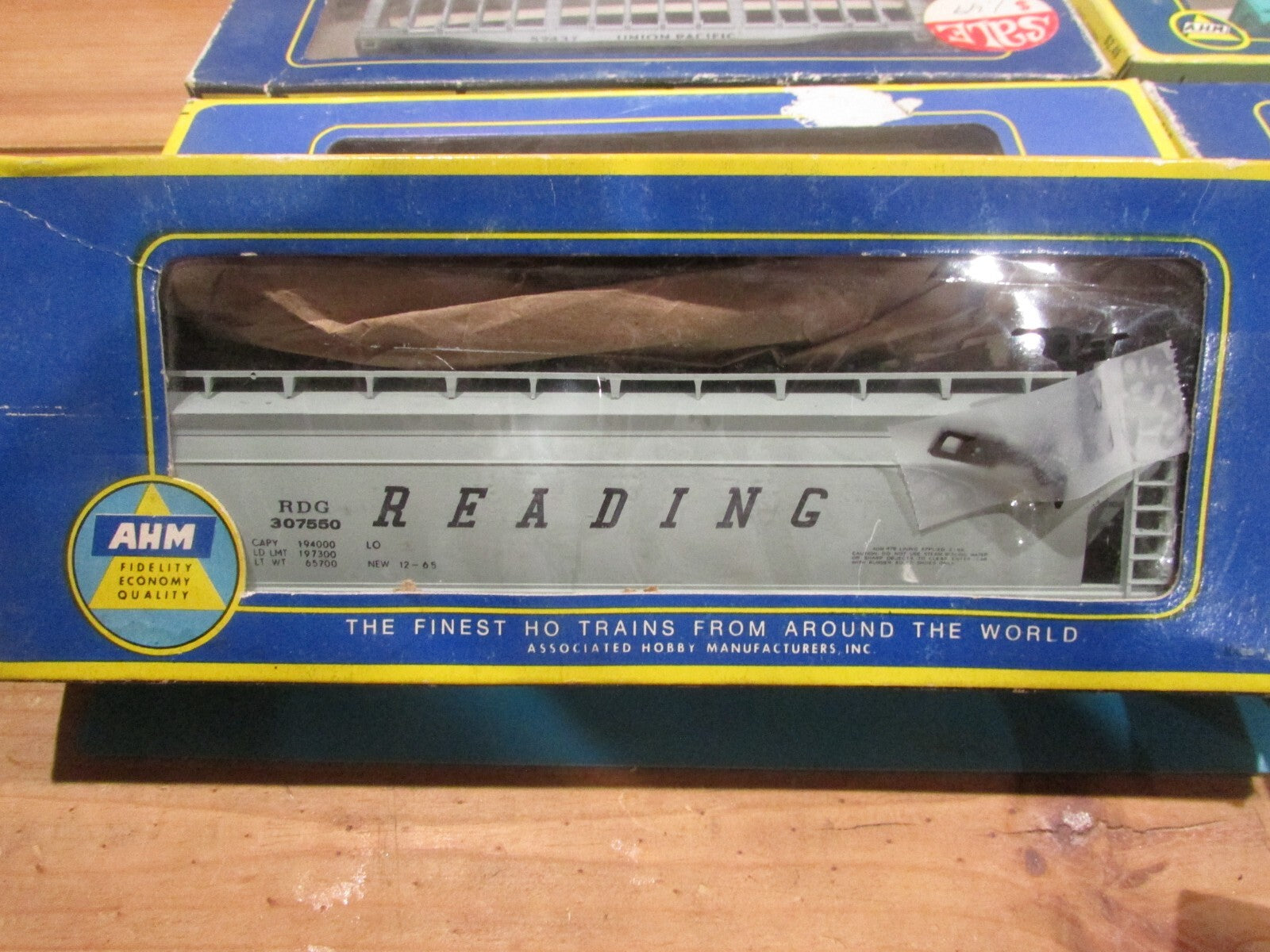 HO Scale AHM (8) Assorted Freight Cars Lot#2319