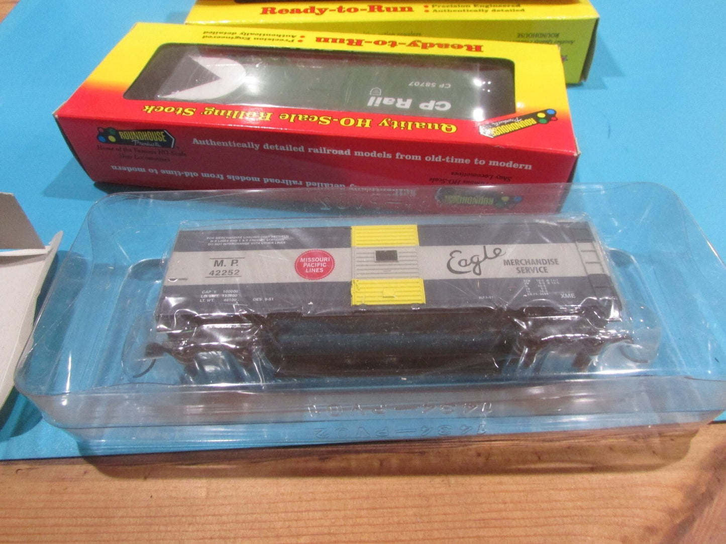 HO Scale Roundhouse (4) R-T-R 40' AAR Single Door Assorted Freight Cars Lot#2416
