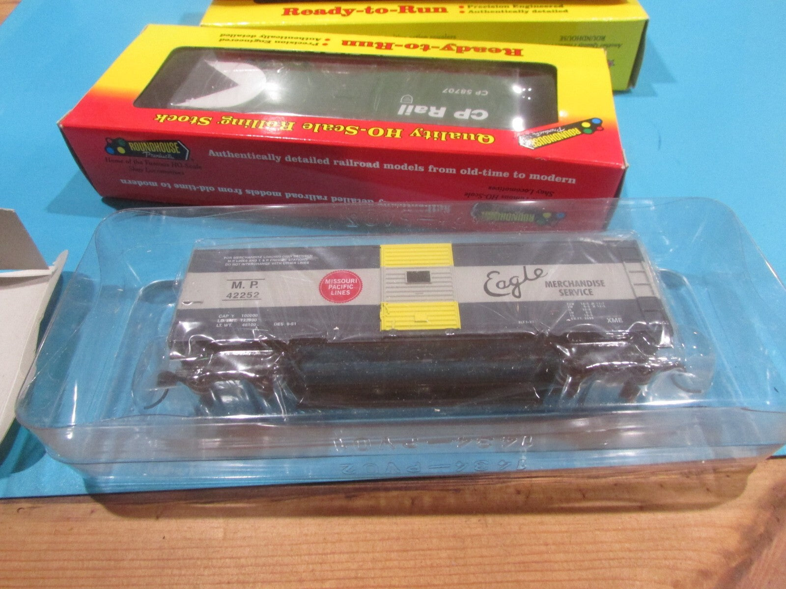 HO Scale Roundhouse (4) R-T-R 40' AAR Single Door Assorted Freight Cars Lot#2416