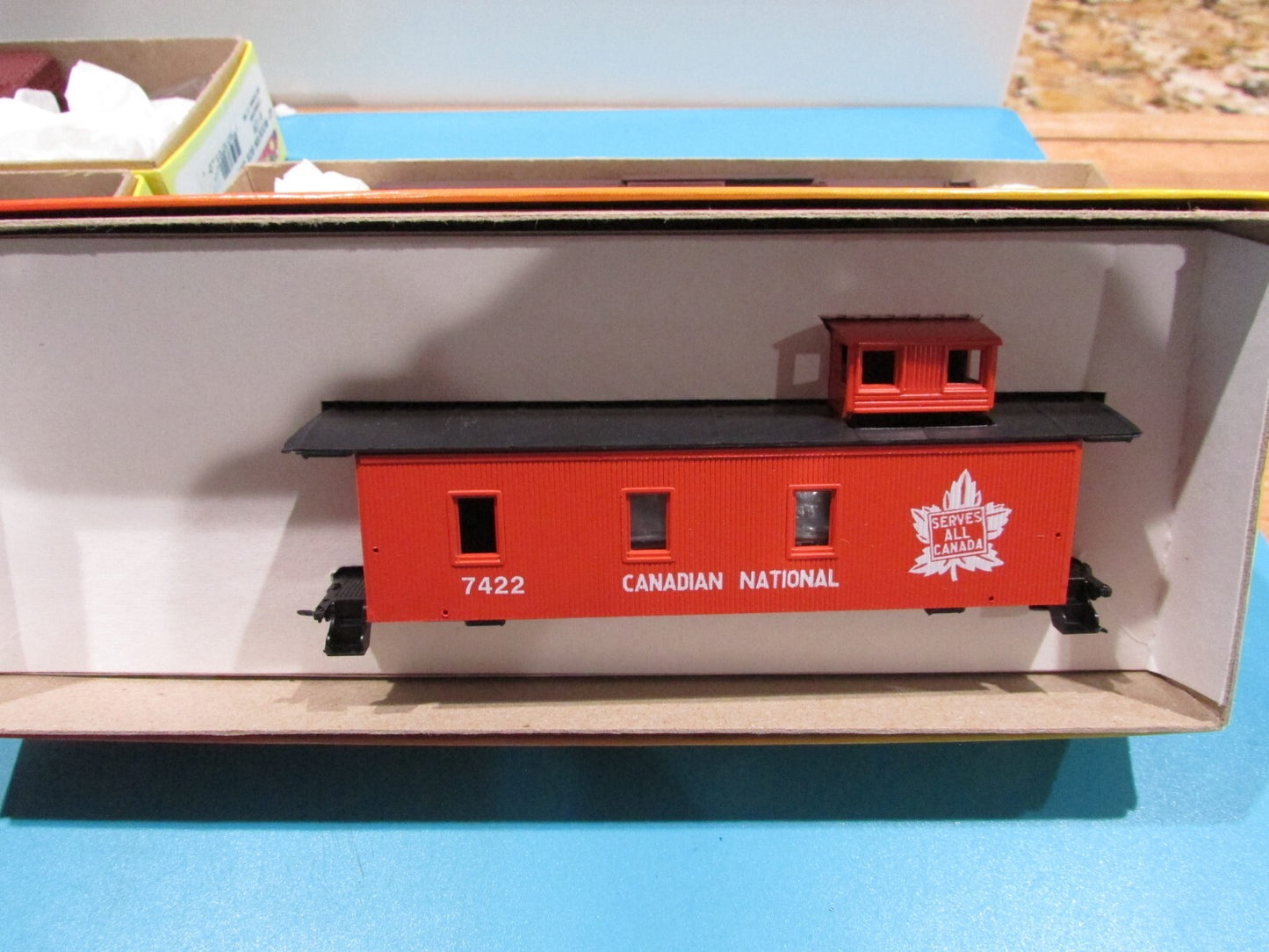HO Scale RoundHouse (4Cars) Assorted Freight Cars and Caboose  CN Lot#1576