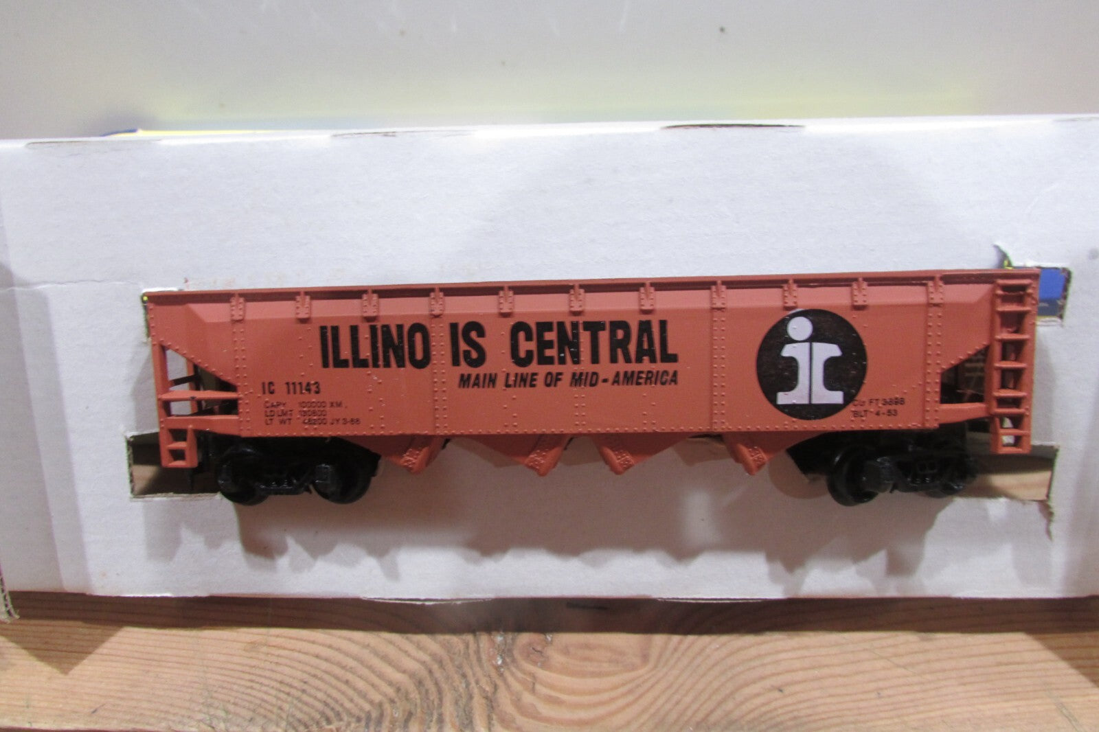 HO Scale AHM 5224P Open 4Bay Hopper Illinois Central Car#11143