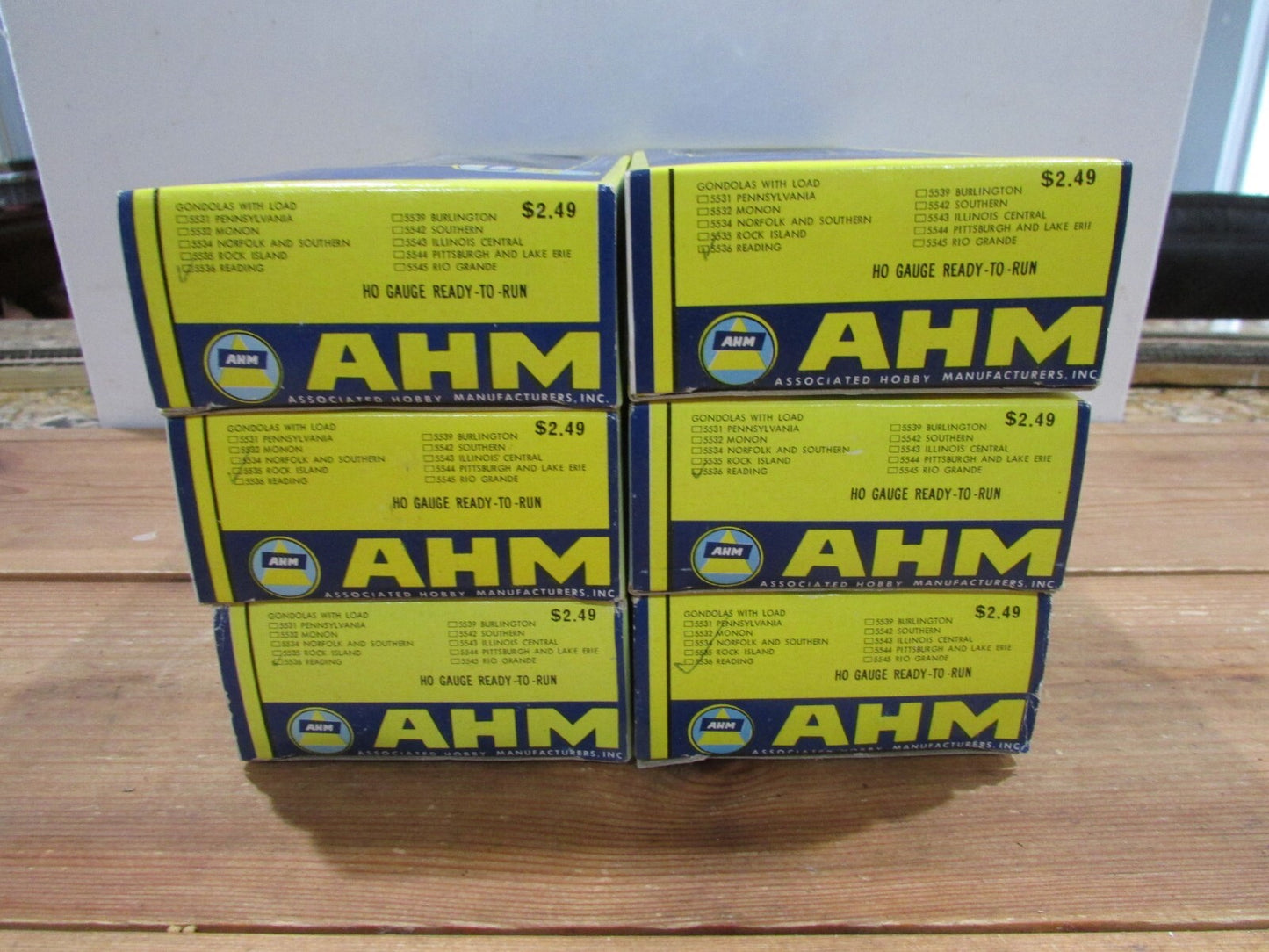 HO Scale AHM 5536 (6) Gondolas Cars #1806 with Black Load "Reading" Lot#3578