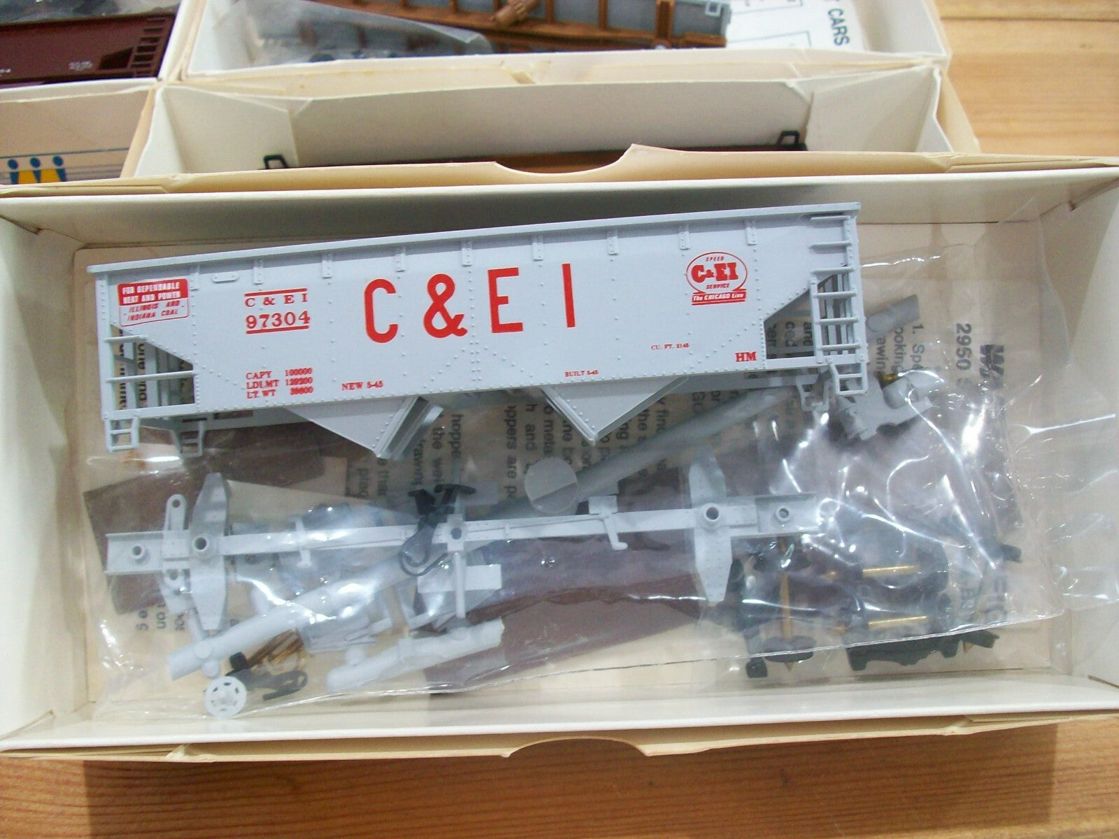 HO Scale Walthers Four Assorted Freight Cars Kits Lot#4075