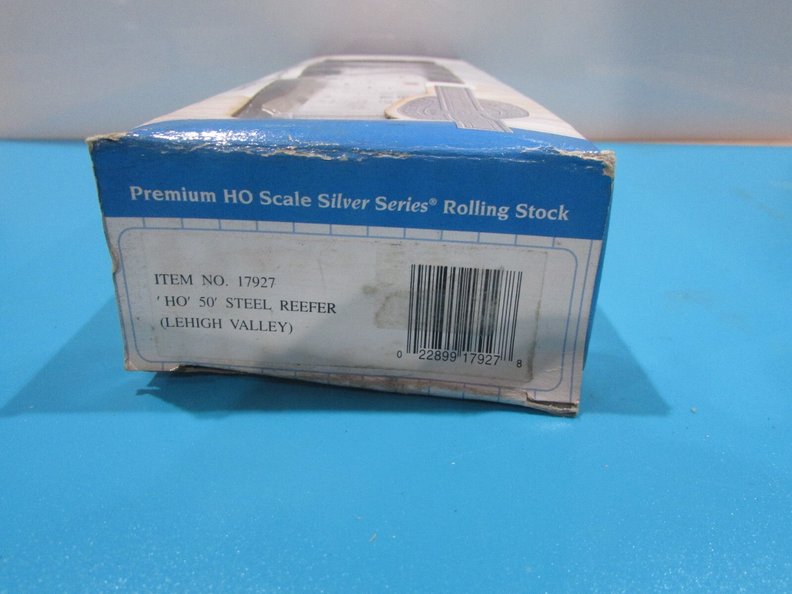 HO Scale Bachmann 17927 50' Steel Reefer Lehigh Valley Lot#0854
