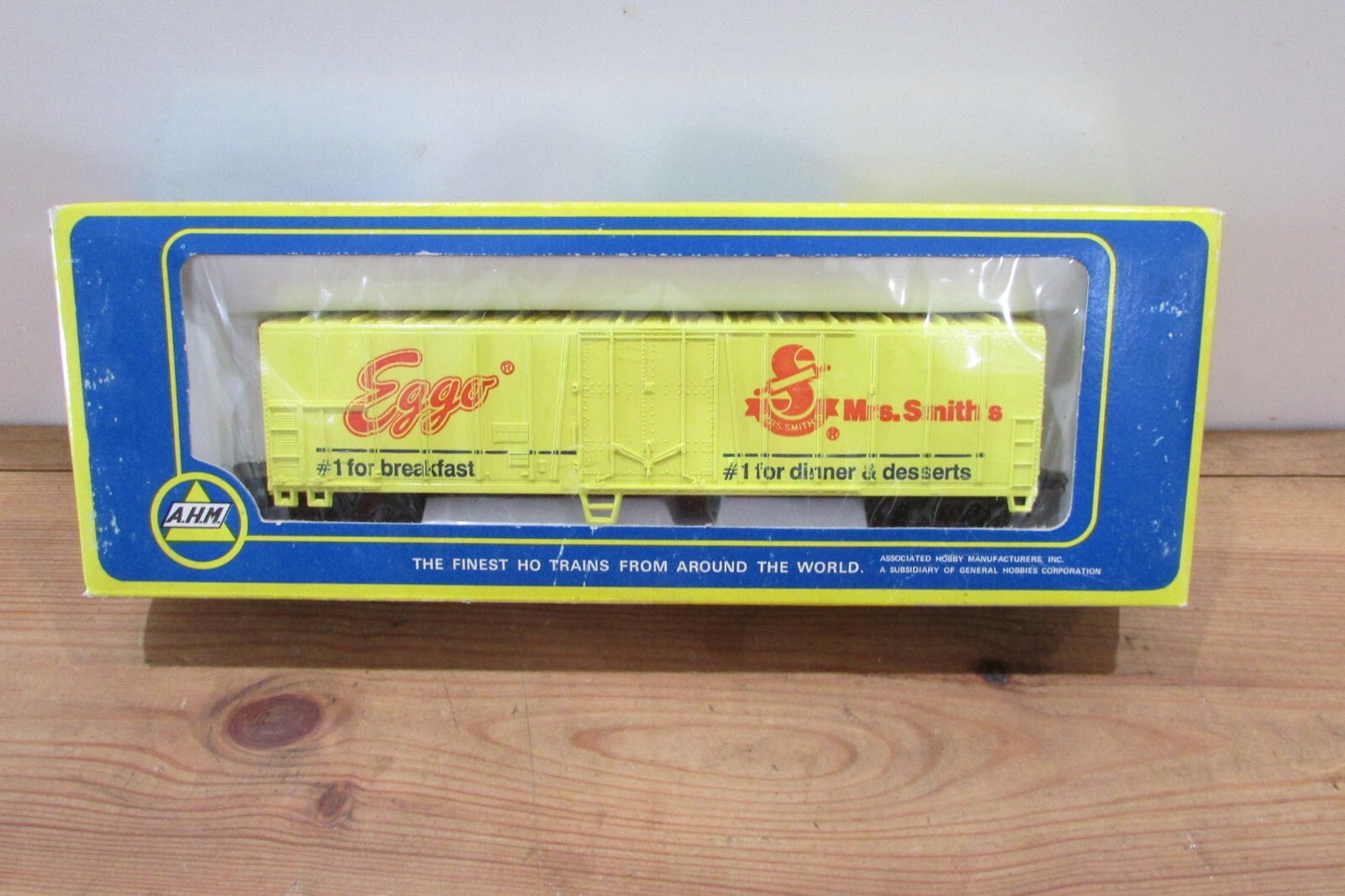 HO Scale AHM 5242-10 Eggo 50' Reefer Box Car