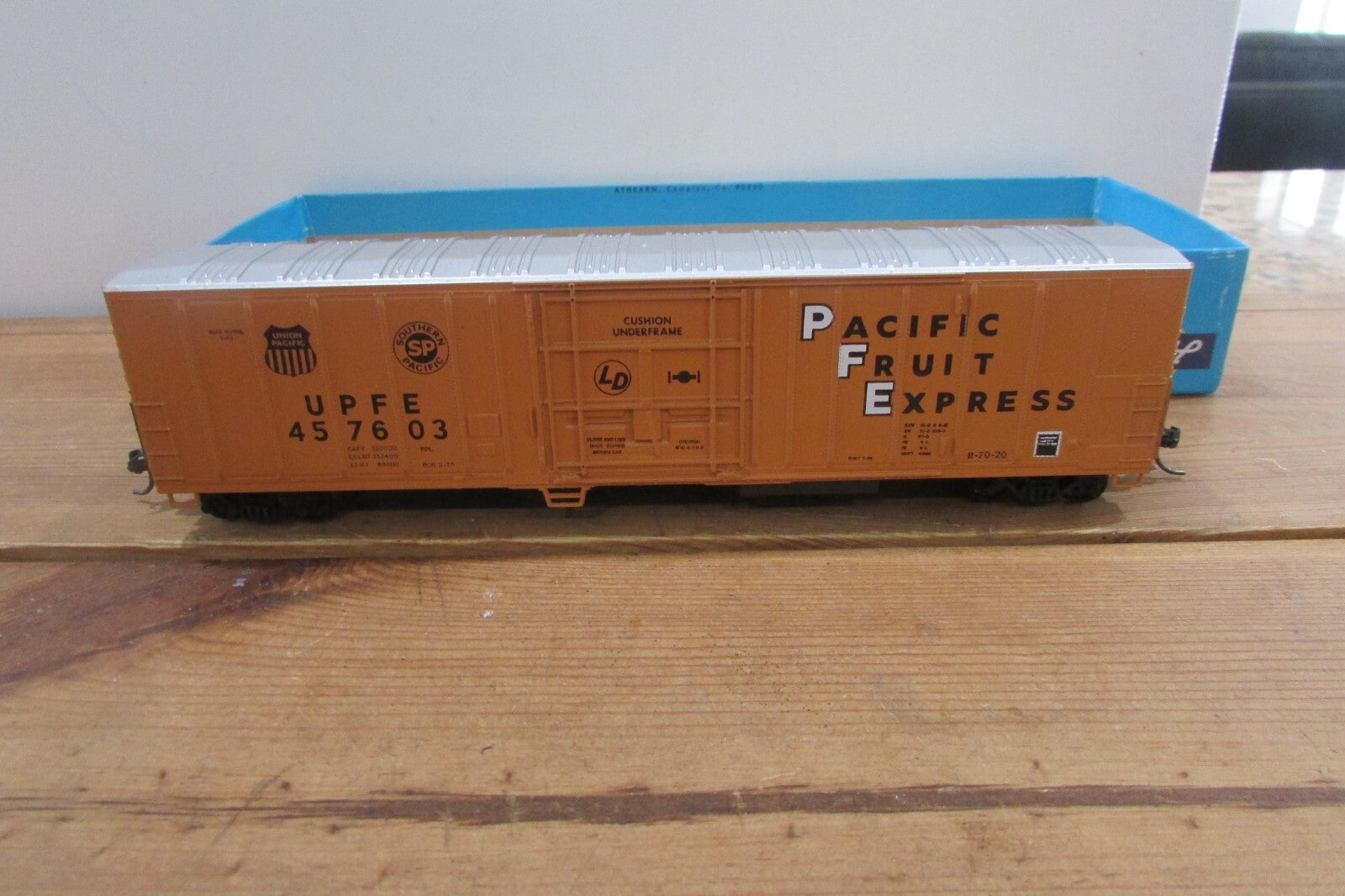 HO Scale Athearn 5465 57ft Reefer Car P.F.E. Lot#4545