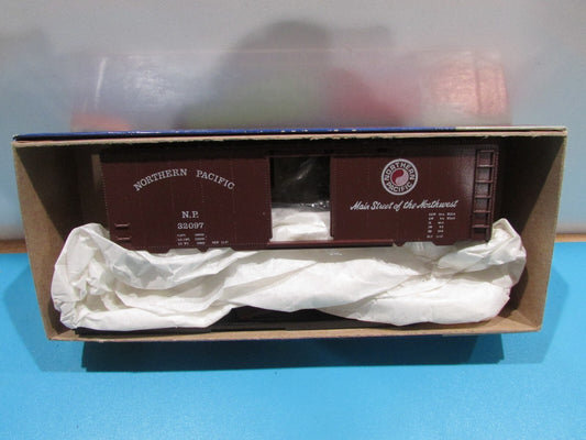 HO Scale RoundHouse 1054 40' Box Car Kit Northern Pacific RH4281