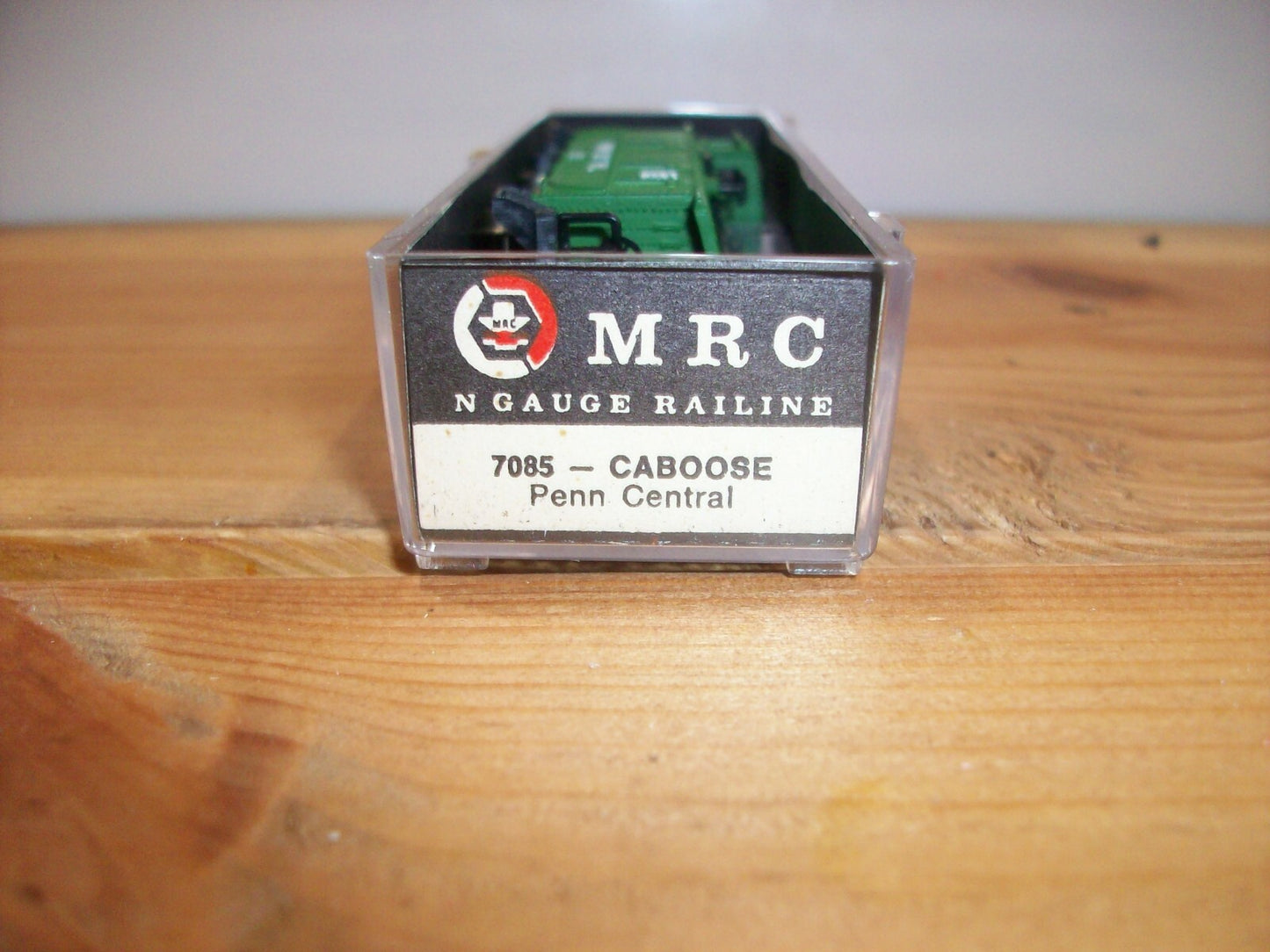 N Scale MRC 7085 Caboose "Penn Central" #23336