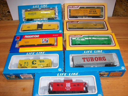 HO Scale Life-Like (9) Assorted Freight Cars in Box Lot#0471