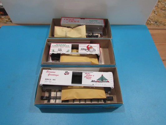 HO Scale Athearn (3) Assorted Chistmas Freight Cars Lot#1874