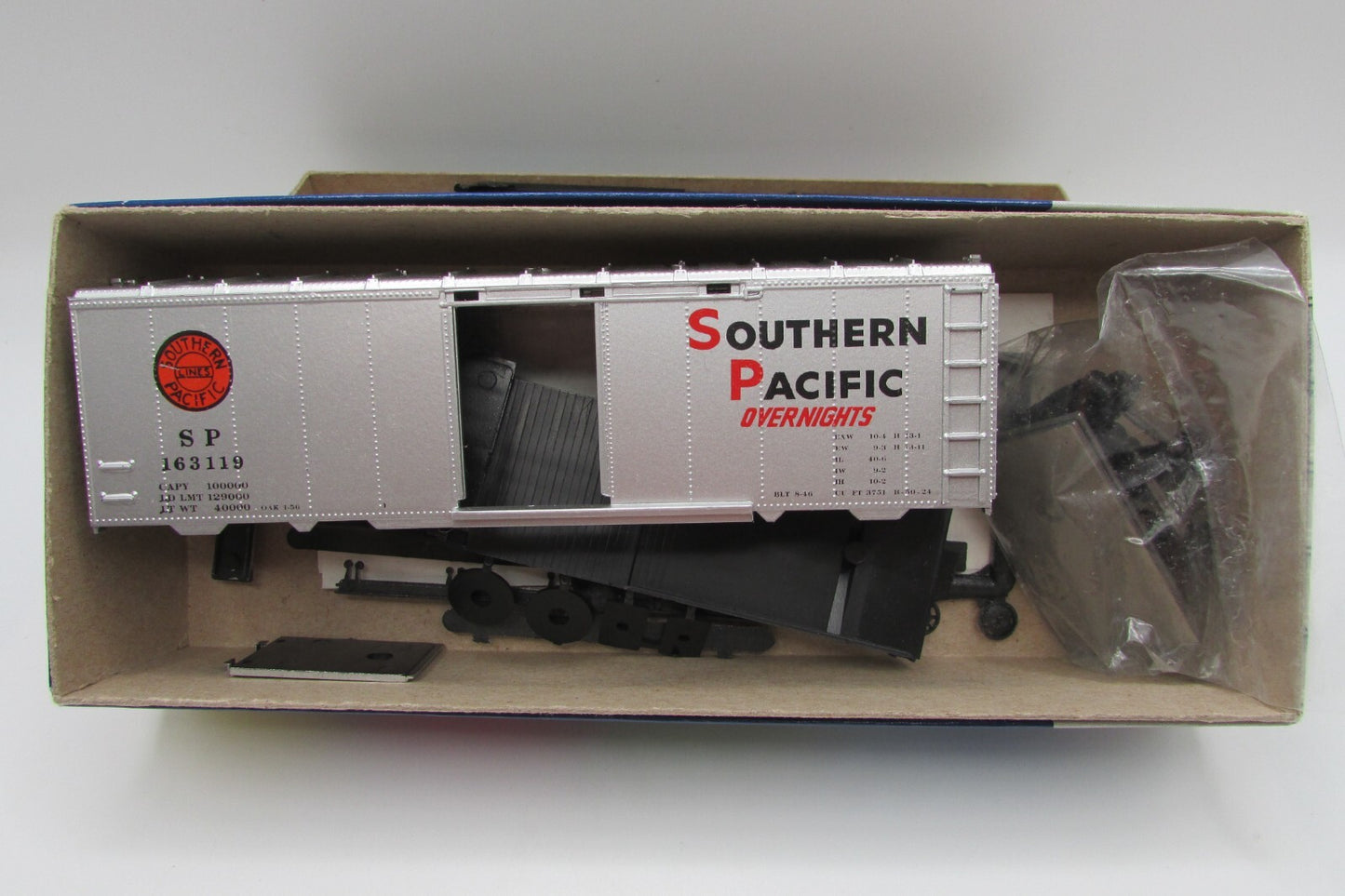 HO Scale RoundHouse (2) Southern Pacific Overnight 40' Boxcars Kits Lot#4785