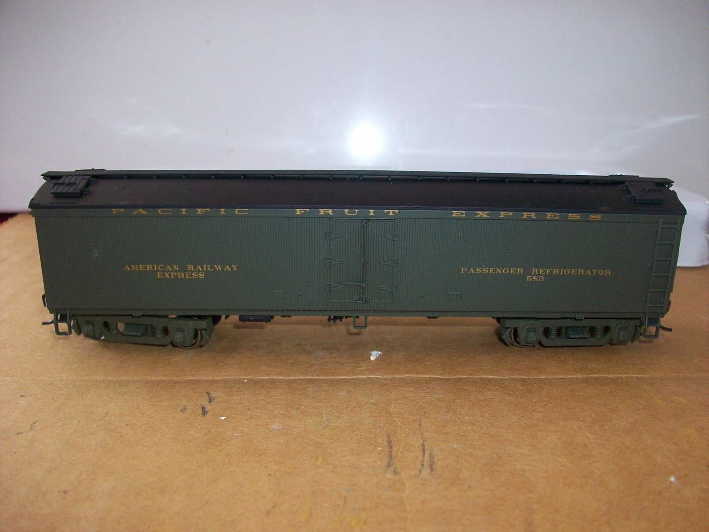 HO Scale Walthers 932-5487 GACX Wood Reefer w/ Bolted Pedestal Truck P.F.E#583